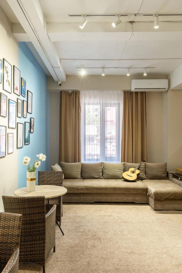 Bodo Hostel ビシュケク エクステリア 写真